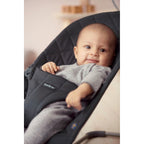 Babyvipp Bliss vevet stoff med lekebøyle fra fødsel til 2 år - BabyBjörn