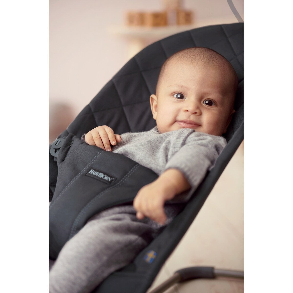 Babyvipp Bliss vevet stoff med lekebøyle fra fødsel til 2 år - BabyBjörn