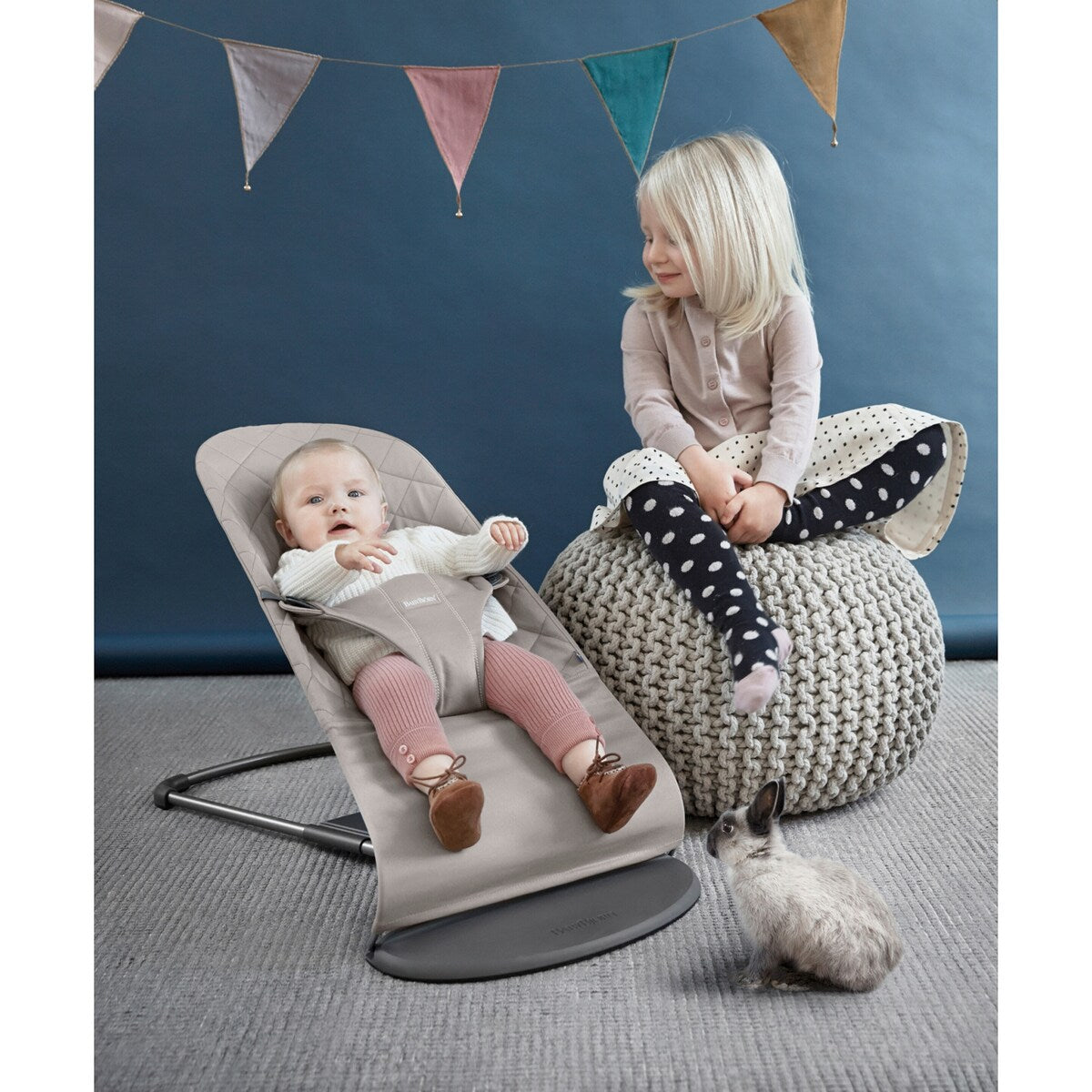 Babyvipp Bliss vevet stoff med lekebøyle fra fødsel til 2 år - BabyBjörn
