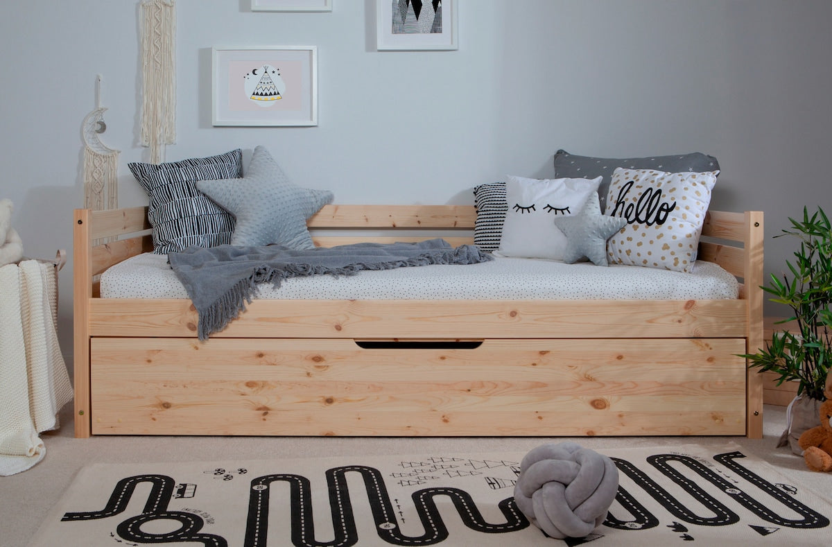 Sofaseng Naomi med uttrekksseng 90x200 cm furu, fra 6 år - Ticaa