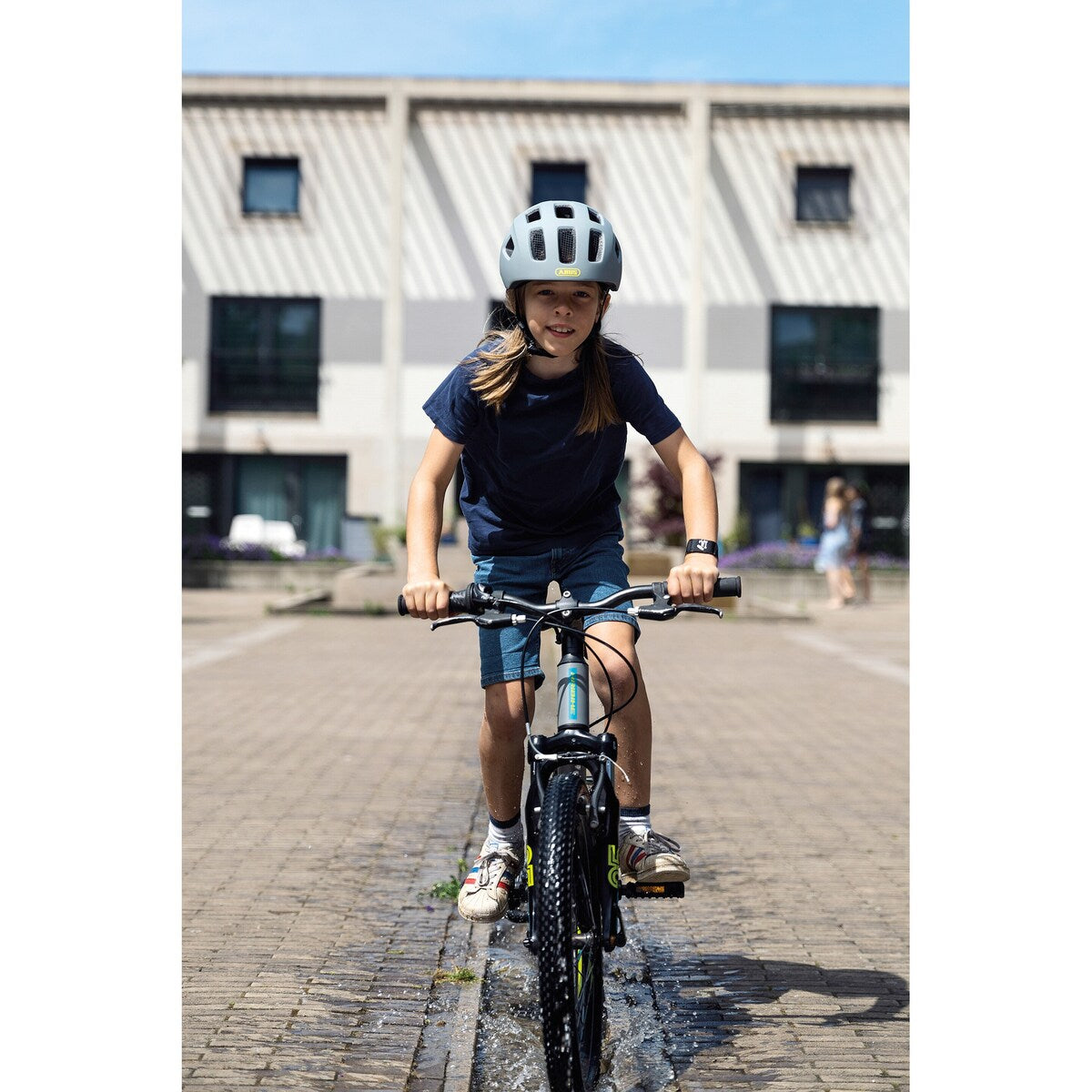 Sykkelhjelm Youn-I 2.0 med LED-baklys for ungdom - ABUS