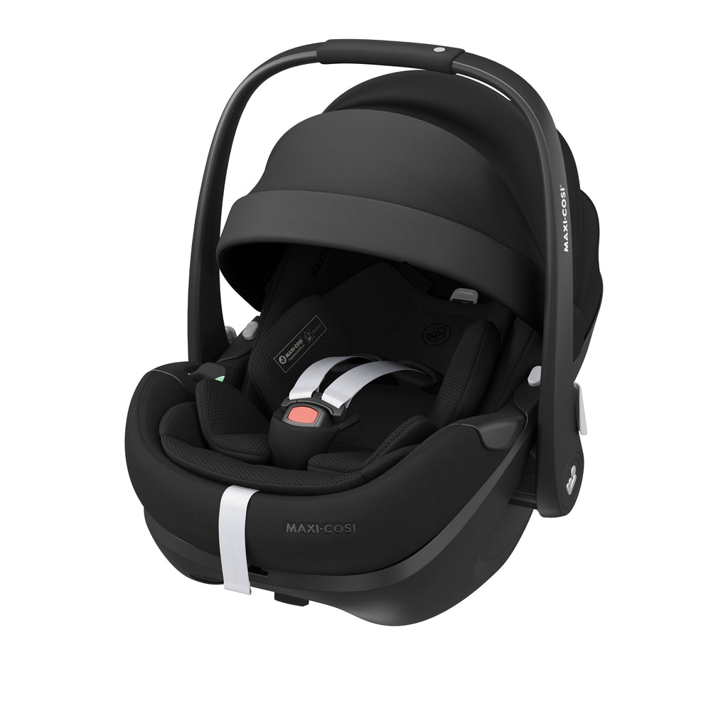Nærbilde av beltesystem på 3-i-1 bilstolpakke Pearl 360 Pro + Pebble 360 Pro Black