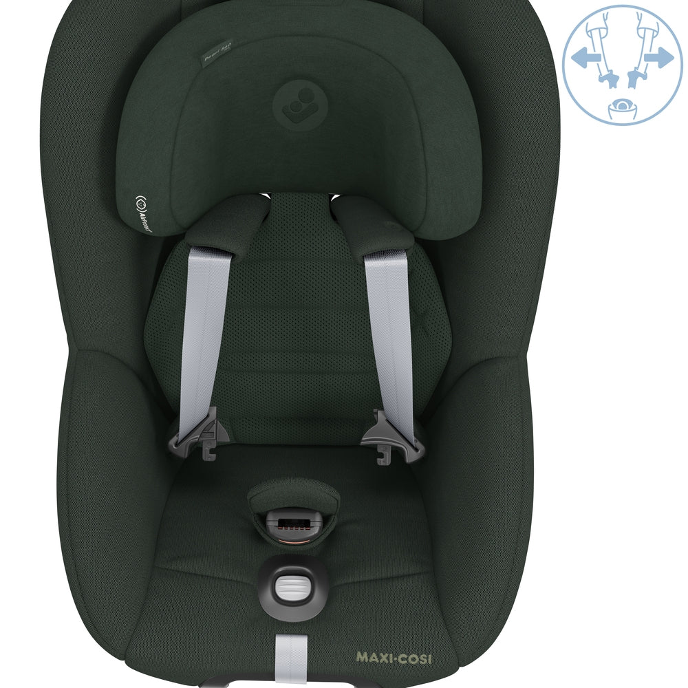 Familie som bruker 3-i-1 bilstolpakke Pearl 360 Pro + Pebble 360 Pro Green