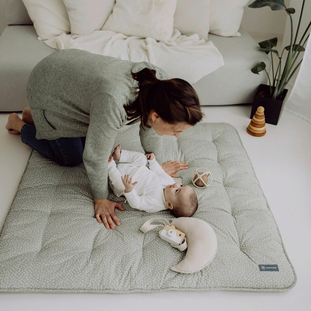 Krableteppe 120x120 cm økologisk bomull med trykk - Emma & Noah