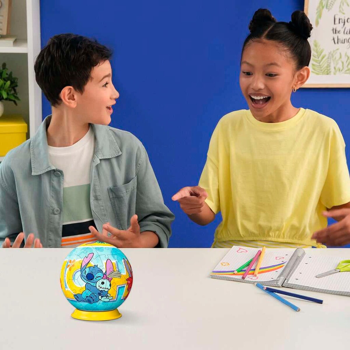 Montert 3D-puslespillball Disney Stitch på oppstiller