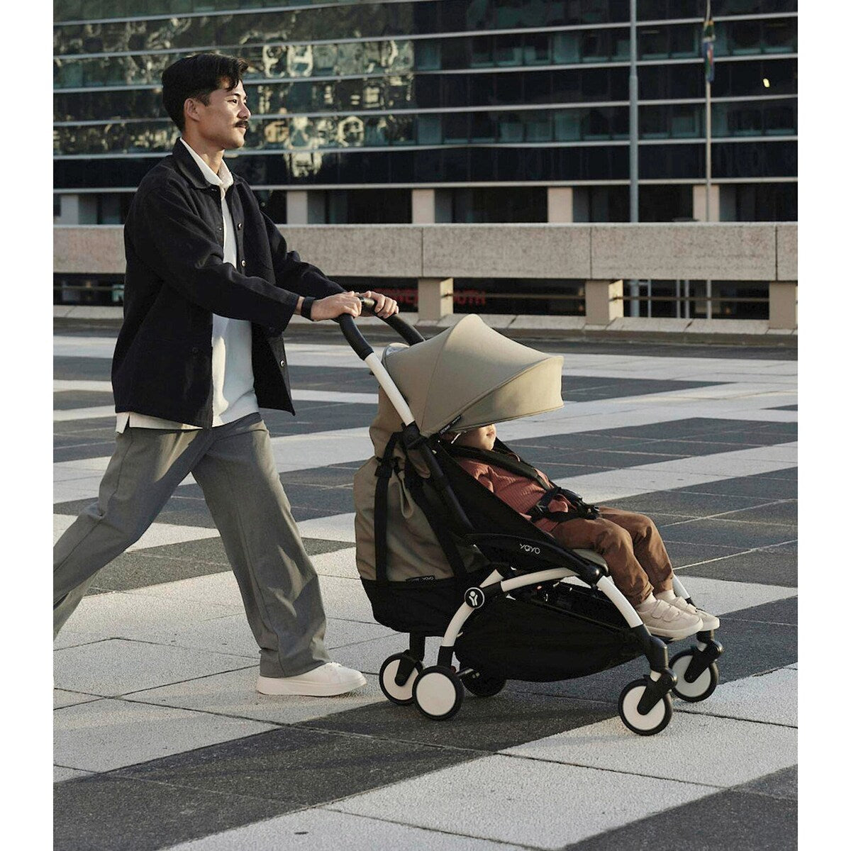 Pakke Tripp Trapp barnestol inkl. YOYO3 stell svart & tekstilsett 6+ taupe - Stokke