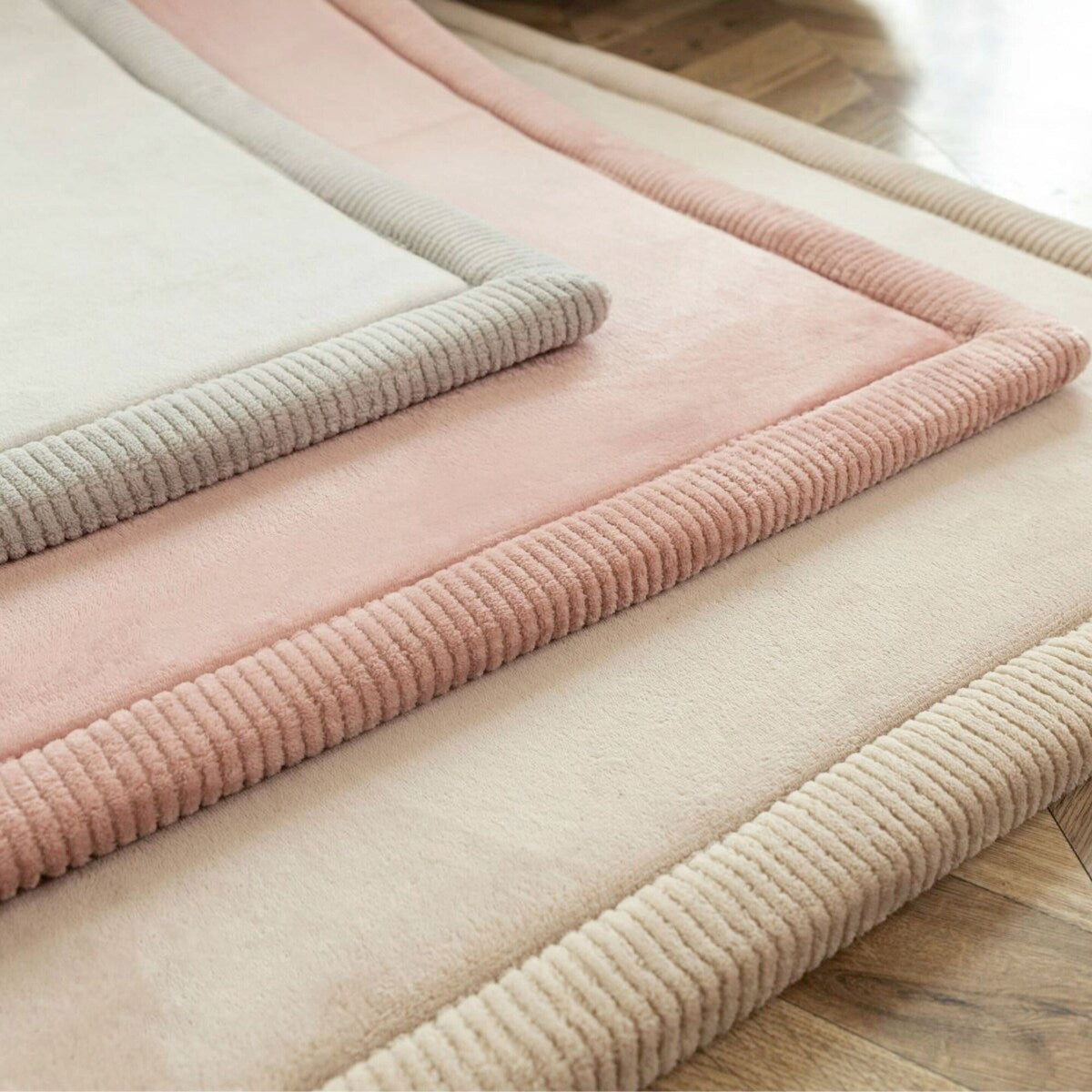 Barneteppe med minneskum 150x200 cm korallfløyel - Hakuna Matte