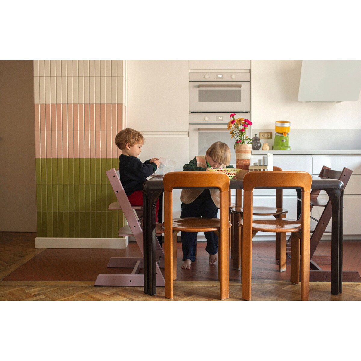 Tripp Trapp barnestol med sitepute Nordic Grey og babysett - Stokke