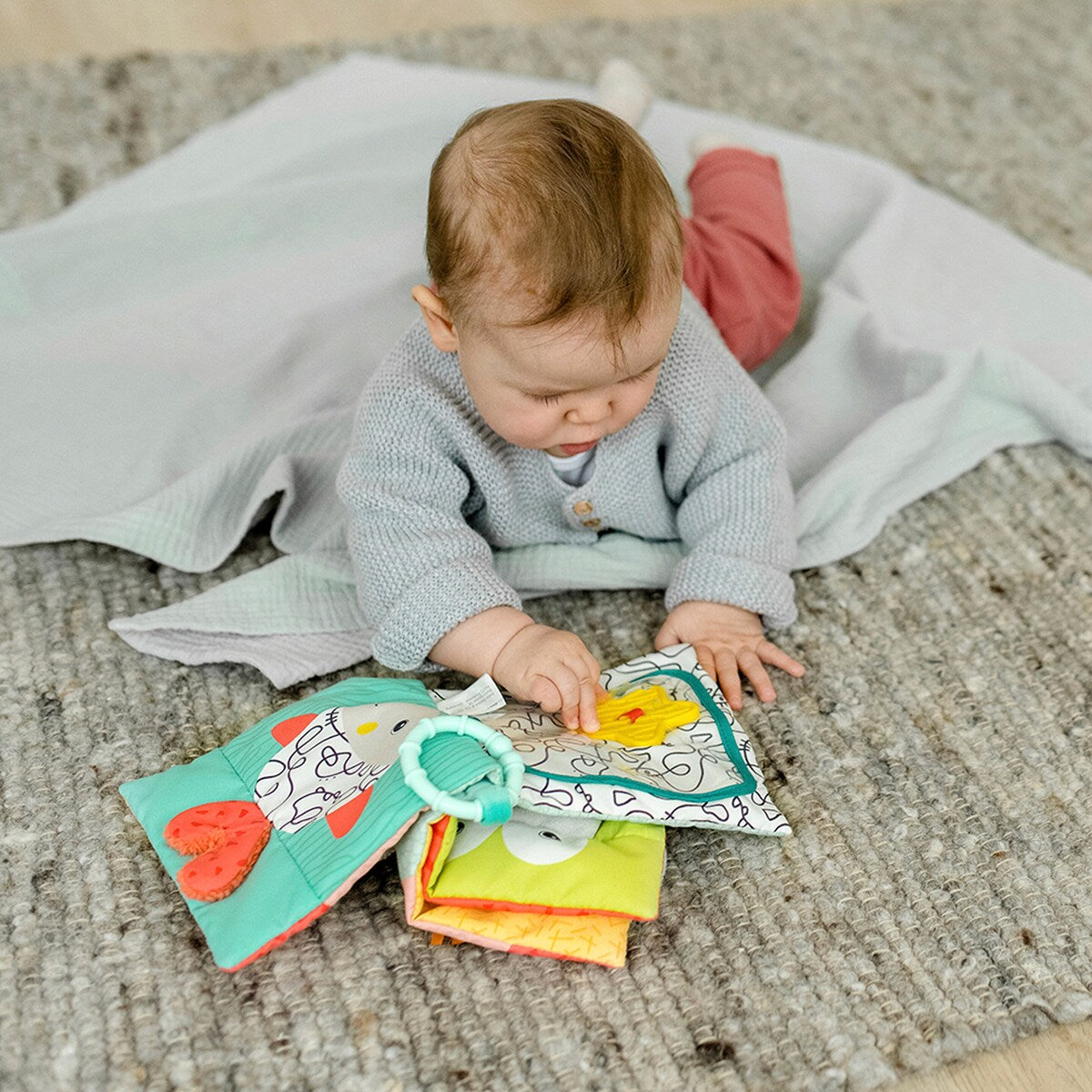 Festemekanisme C-ring på Aktivitetsbok i stoff Koala DoBabyDoo