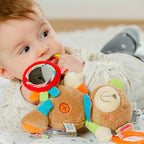 Barn som leker med Aktivitetsleke Teddy Oskar med klemme og bjelle