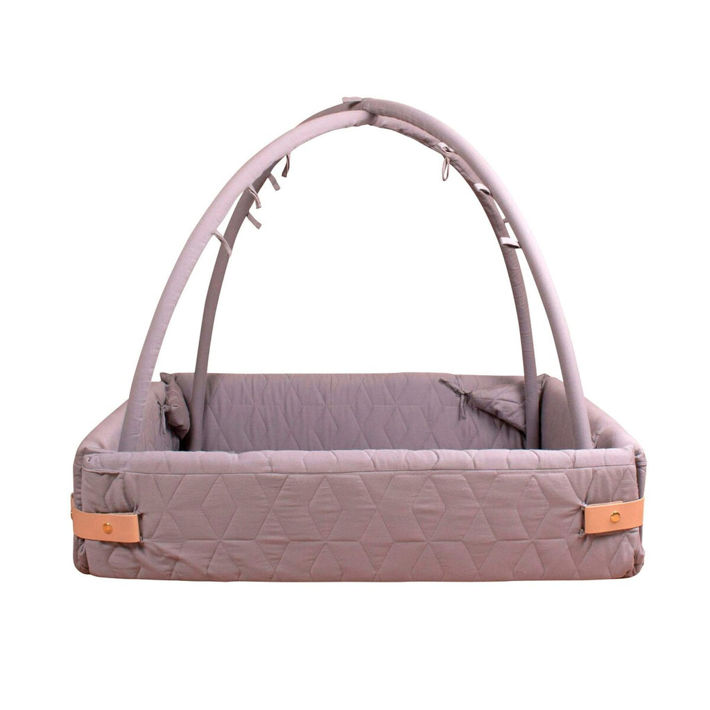 Aktivitetsnest quiltet Dark Grey forfra