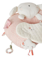 Aktivitetspute for baby med rangle og knitrepapir i rund form