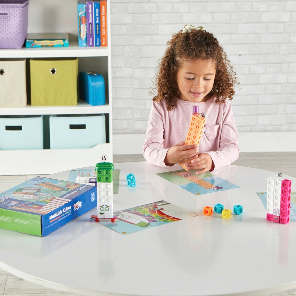 Montert sett med MathLink-klosser og figurer fra Aktivitetssett MathLink Numberblocks 11-20