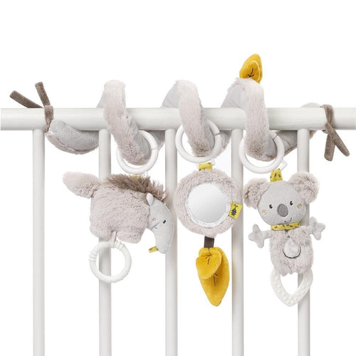 Detalj av aktivitetsspiral koala med rangle, bitring og speil montert på barnevogn