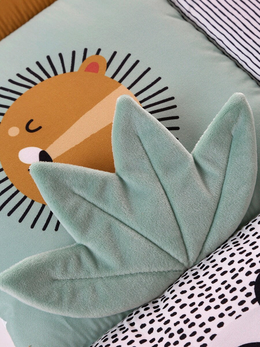 Montert aktivitetsteppe for baby 145x94 cm patchwork-design med leker