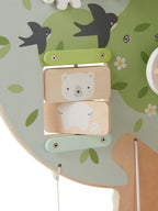 Barn som bruker kuglebane på Aktivitetstre i tre FSC® 58 x 38 cm 4 sider