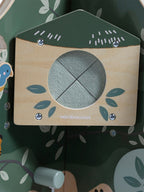 Aktivitetstre i tre FSC® 58 x 38 cm 4 sider med tannhjul