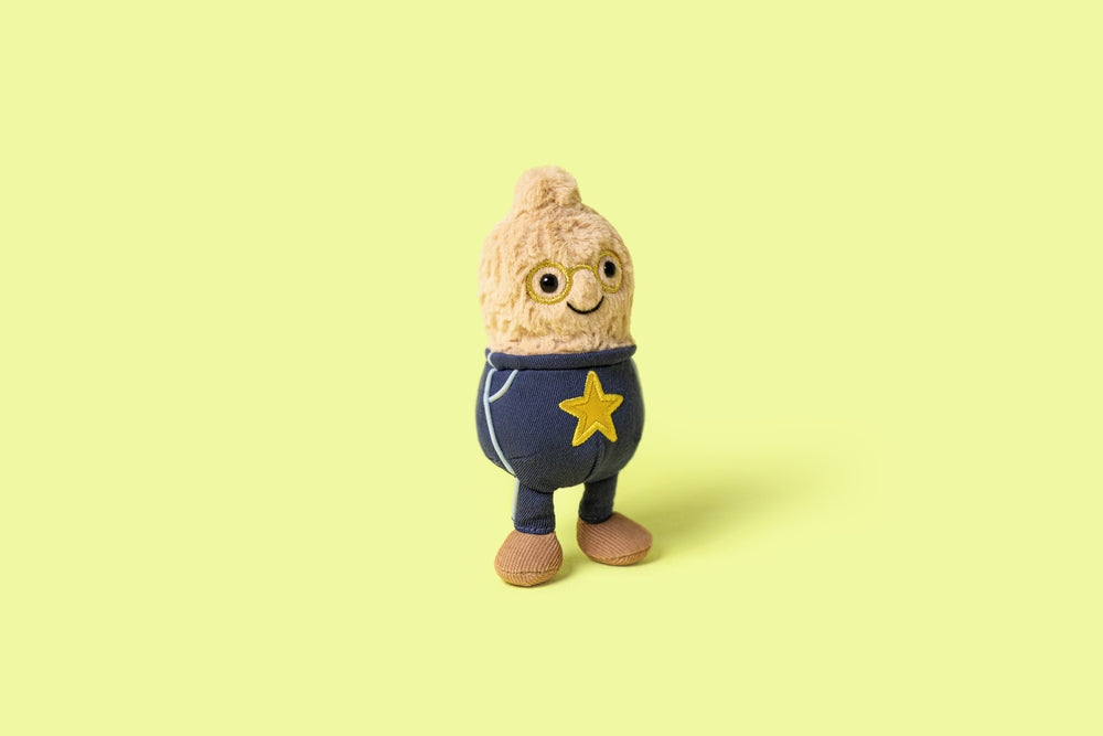 Nærbilde av Amuseables Peanut Star Student antrekk kosedyr