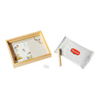 Nærbilde av treramme i Avtrykksett Simple Frame Wooden med treramme 17x21 cm