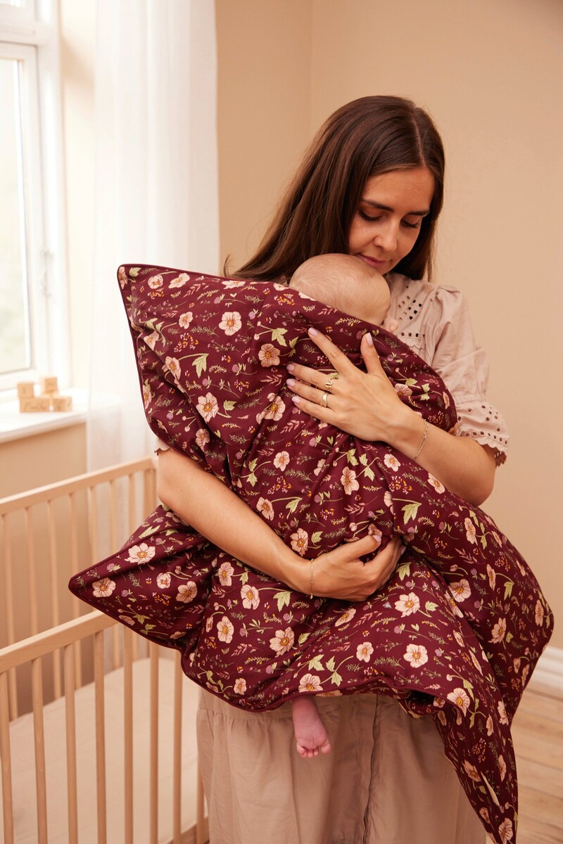 Baby sengetøy GOTS 70x100 cm Fall Flowers økologisk bomull detalj av stoff