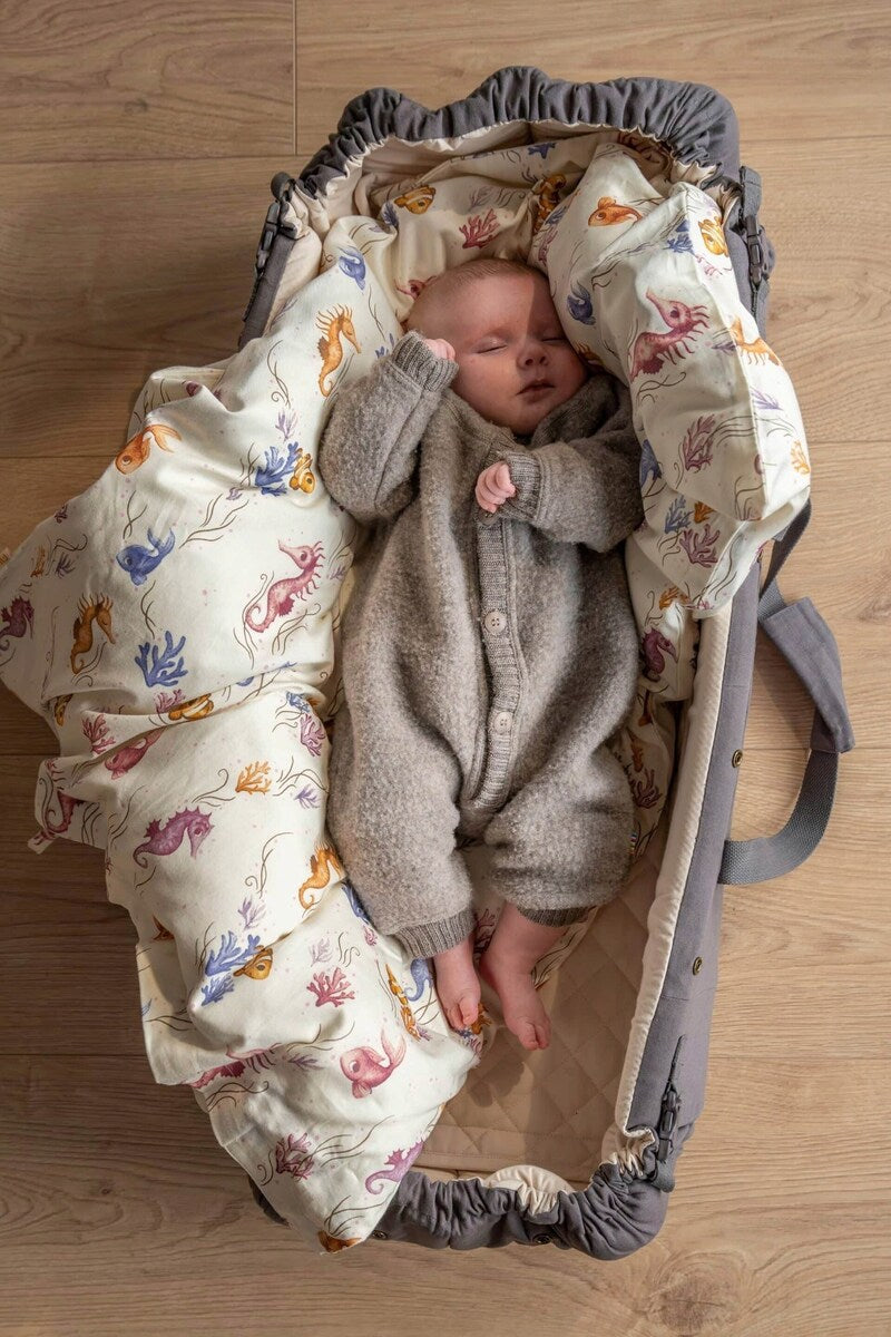 Baby sengetøy GOTS 70x100 cm Rainbow Reef økologisk bomull bakside