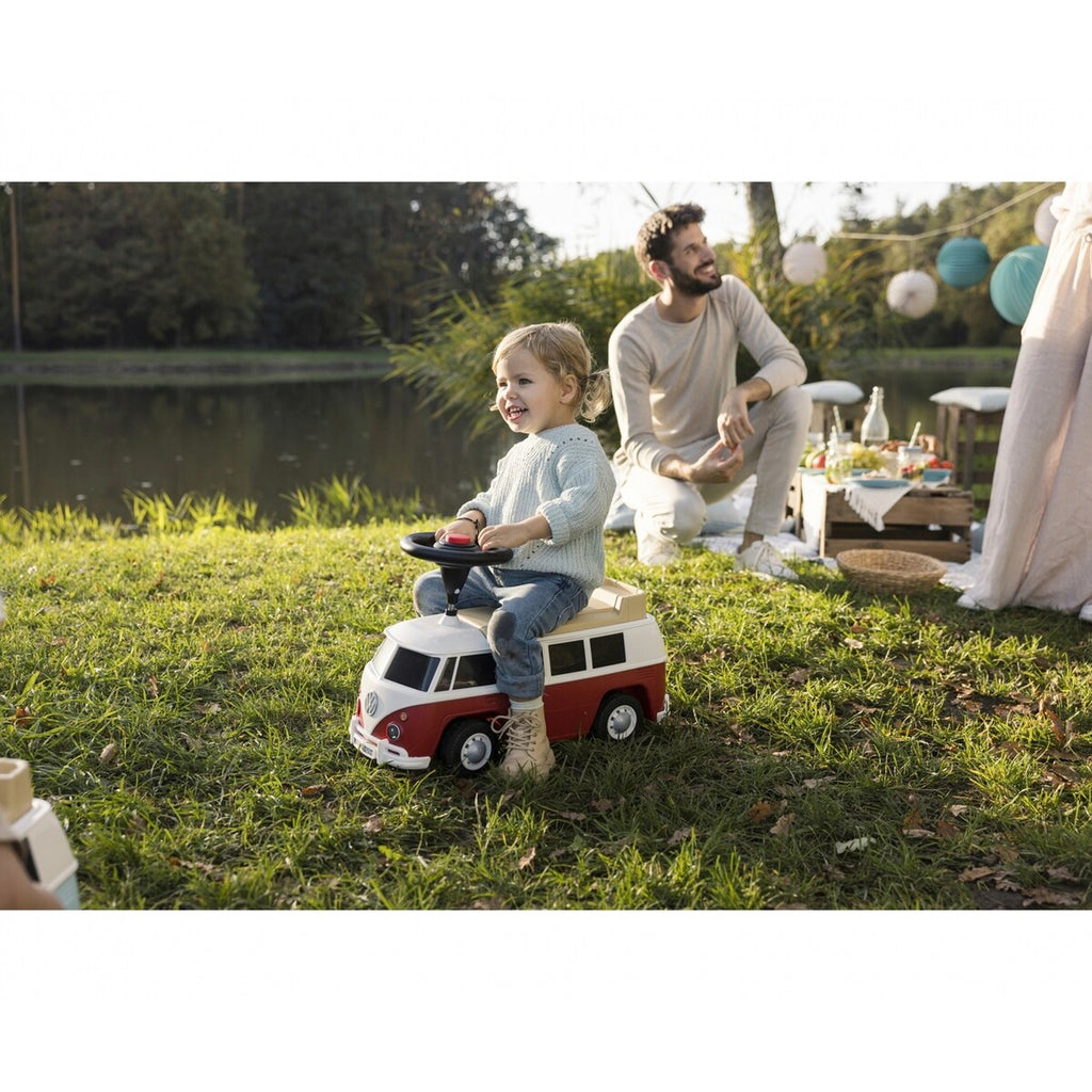 Nærbilde av hjul på Baby VW T1 gåbil med stillehjul