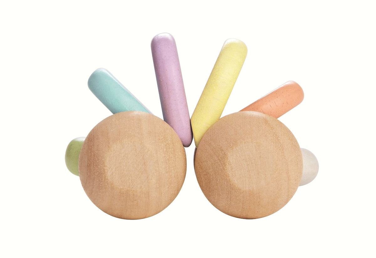Babybil i tre, fleksibel, pastellfarger, fra 6 mnd montert