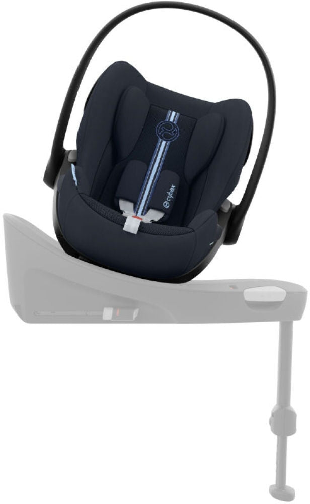 Nærbilde av stoff og ventilasjon på Babybilstol Cloud G i-Size Plus Ocean Blue