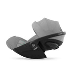 Nærbilde av stoff på Babybilstol Cloud G i-Size Plus Stone Grey