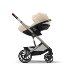 Montert Babybilstol Cloud G3 Plus Almond Beige i bil
