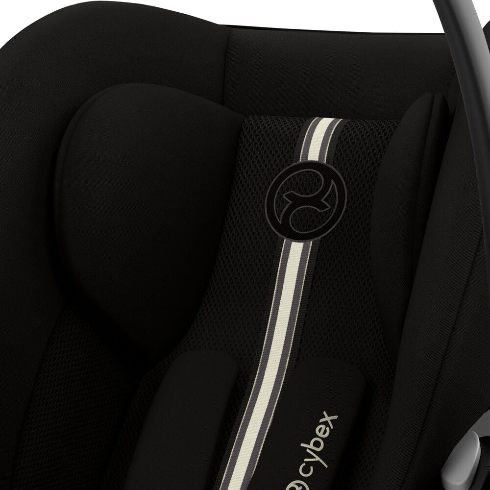 Montert Babybilstol Cloud G3 Plus Moon Black i bil