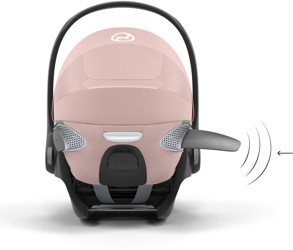 Nærbilde av sikkerhetssele på Babybilstol Cloud T i-Size PLUS Peach Pink