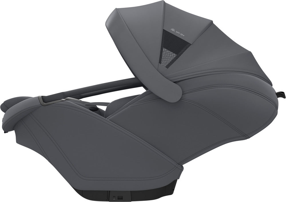 Babybilstol Coral Slide Pro Moon Graphite montert i bil