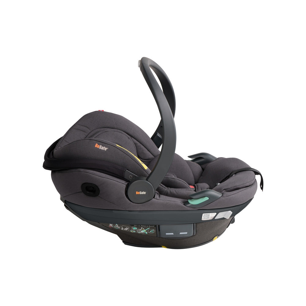 Detalj av sikkerhetssele på Babybilstol Go Beyond² 40-87 cm Dark Grey Mélange - BeSafe