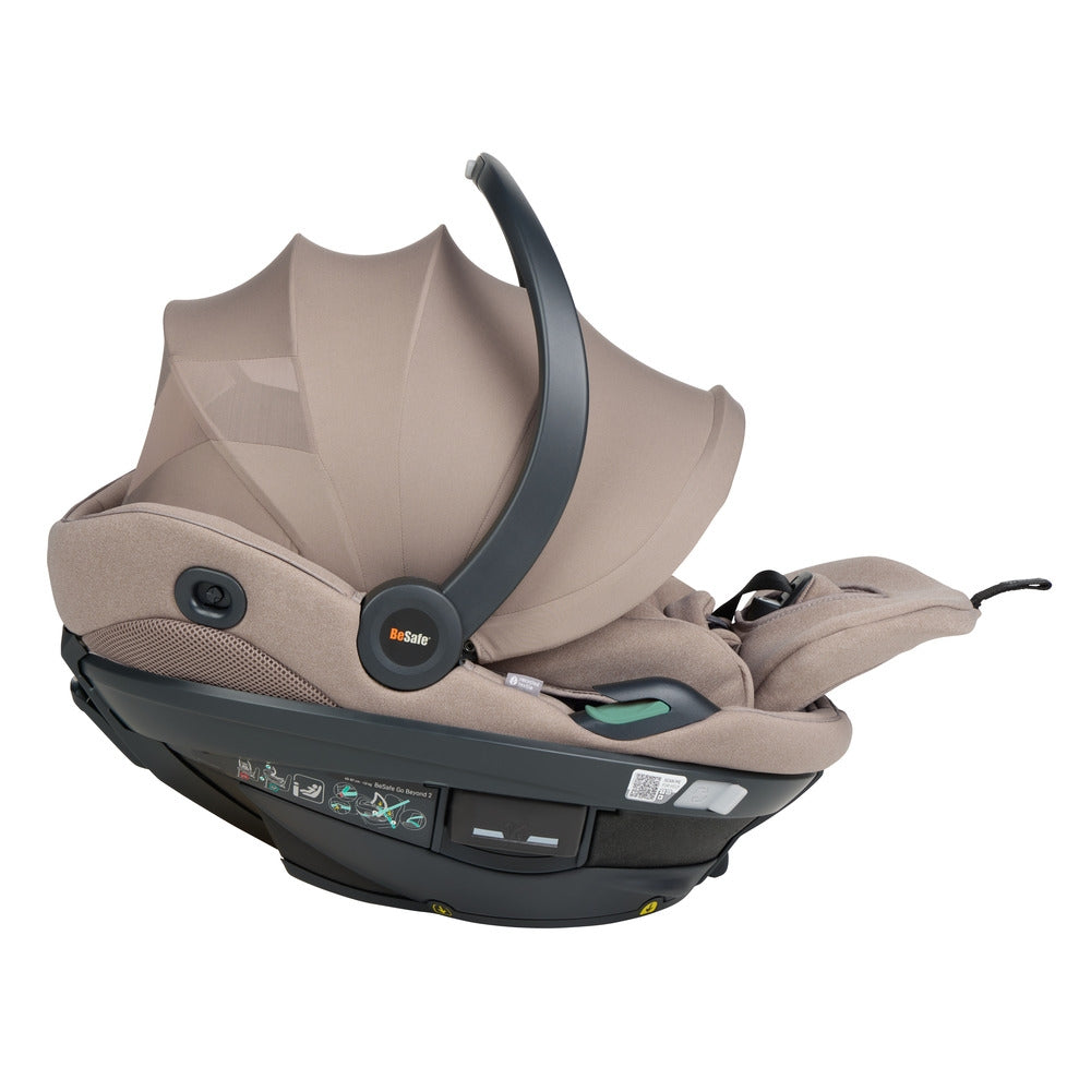 Nærbilde av stoff og materiale på Babybilstol Go Beyond² 40-87 cm Dark Sand SoftBreeze