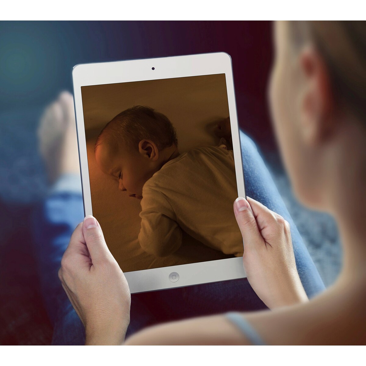 Babycall IP BabyCam med kamera og app med veggmonteringsadapter