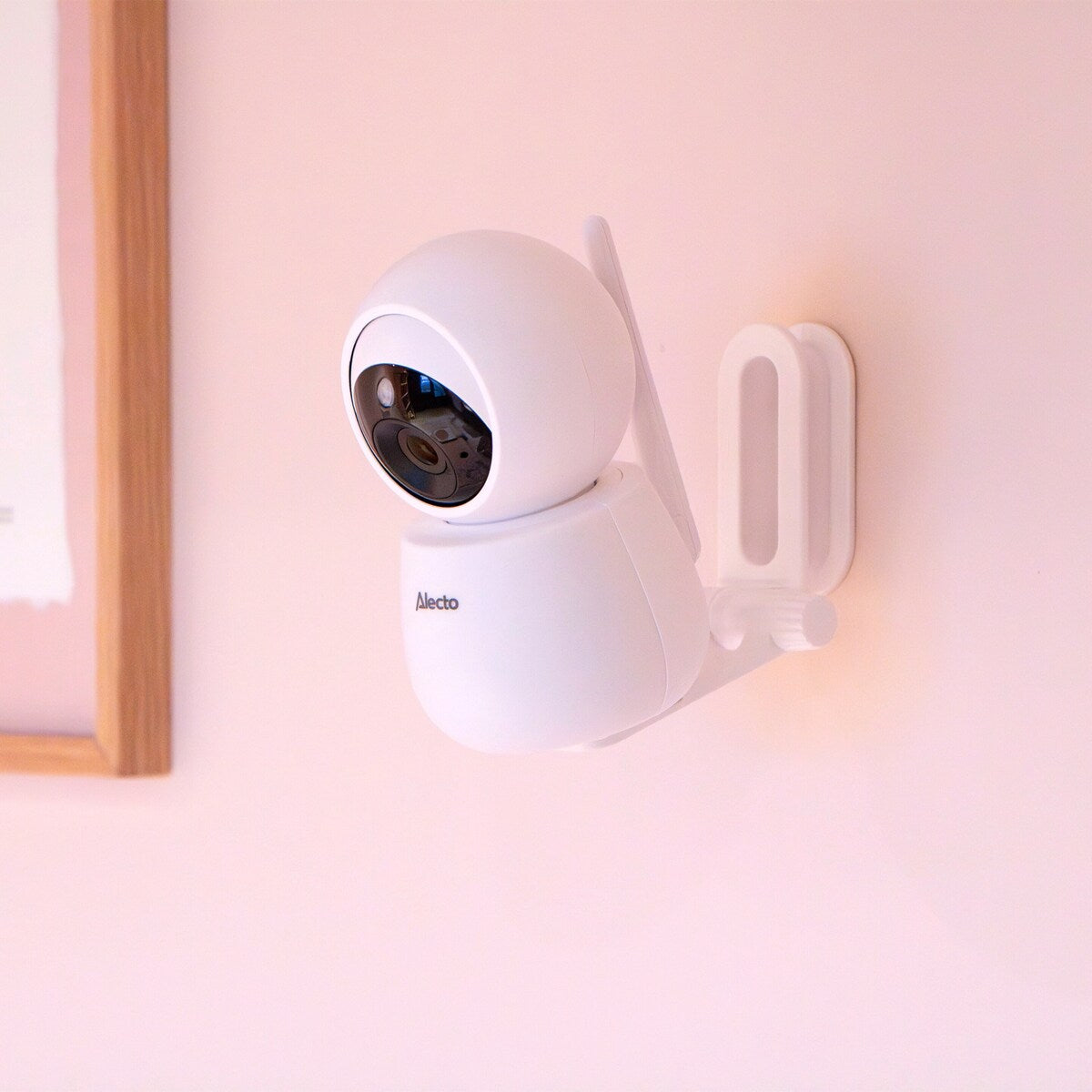 Pakkeinnhold for Babycall med kamera DVM2050 inkludert adaptere