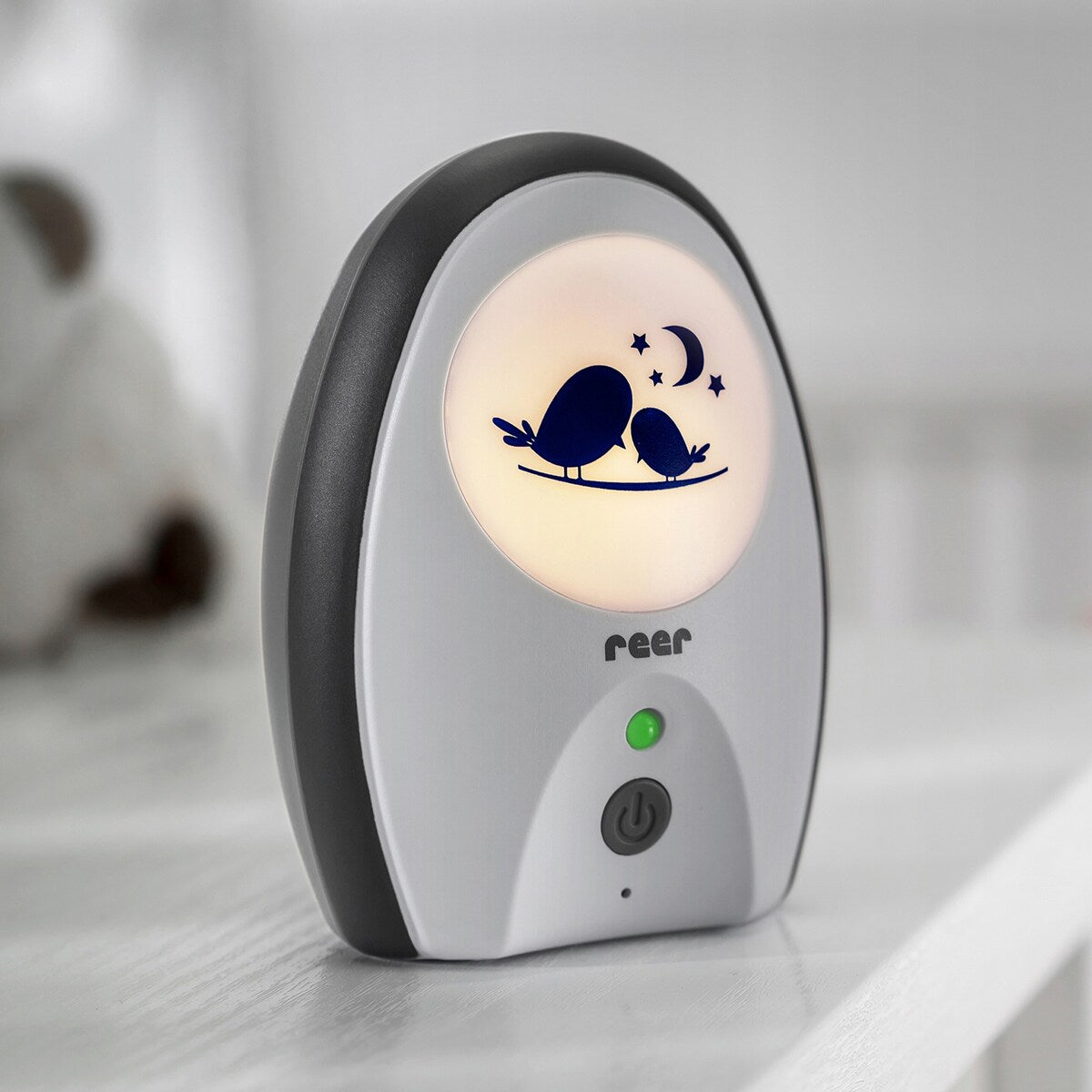 Babycall Rigi Digital med nattlys montert i barnerom