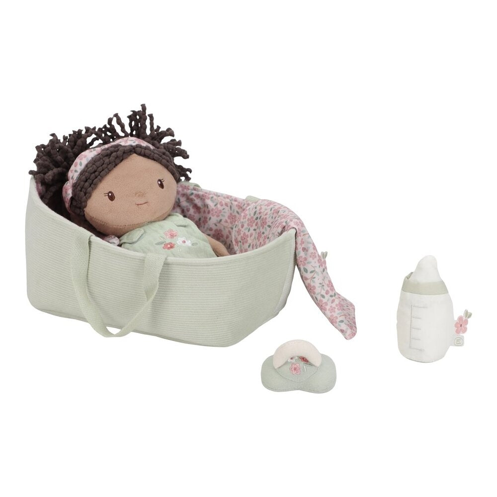 Detaljbilde av Babydukke Evi i kurv med sovepose og tåteflaske
