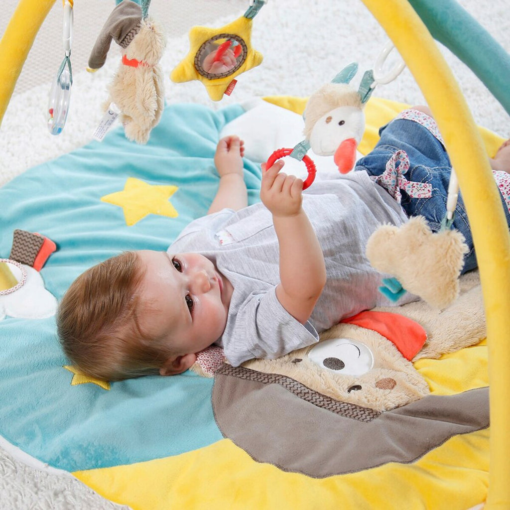 Montert Babygym med 3D-aktivitetsteppe Bär Bruno sett fra siden