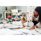 Babygym Boho Chic Luxe Gymini med trebue detalj på leker