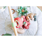 Babygym Boho Chic Luxe Gymini med trebue nærbilde av trebue