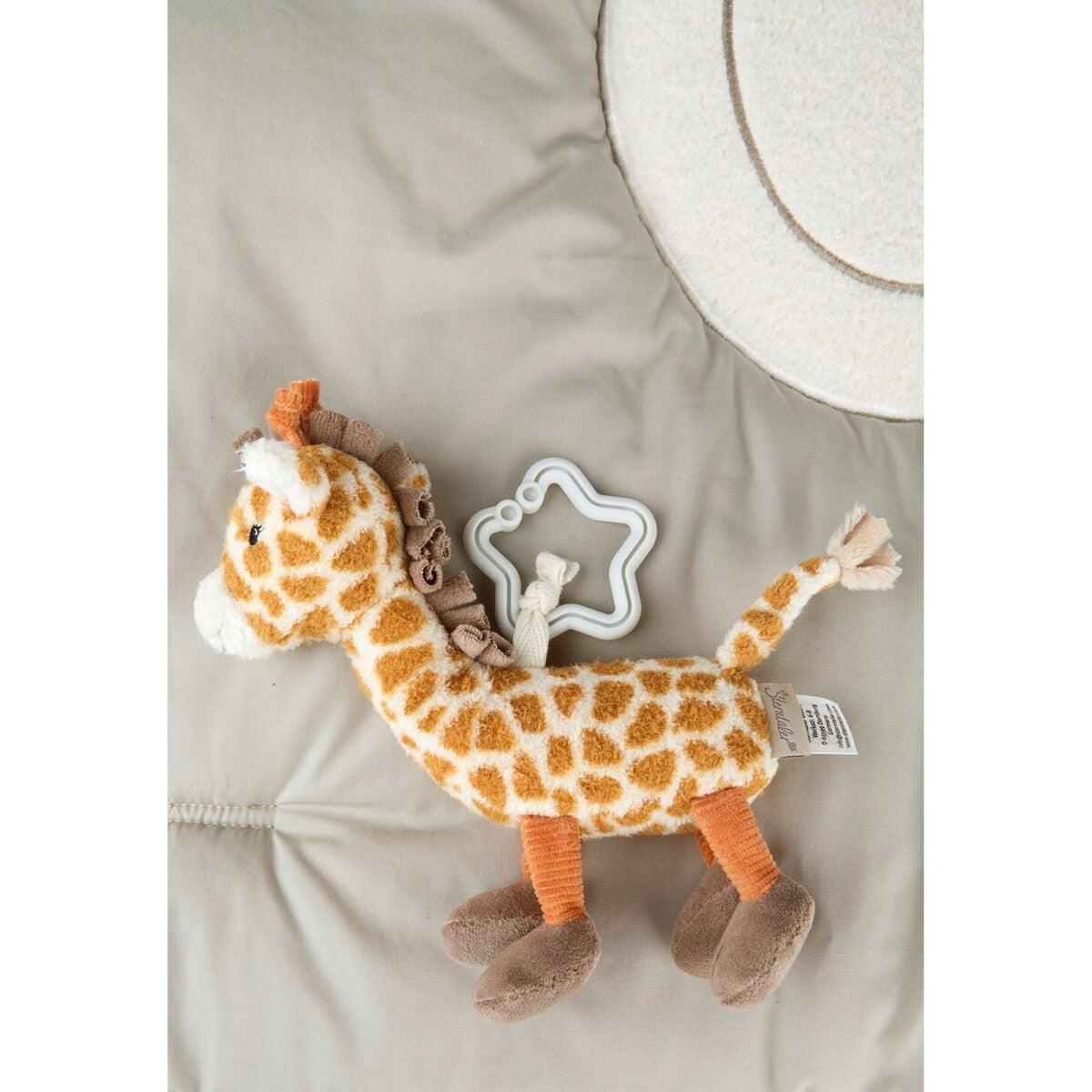 Nærbilde av tekstilapplikasjoner på Babygym Giraffe Kaya