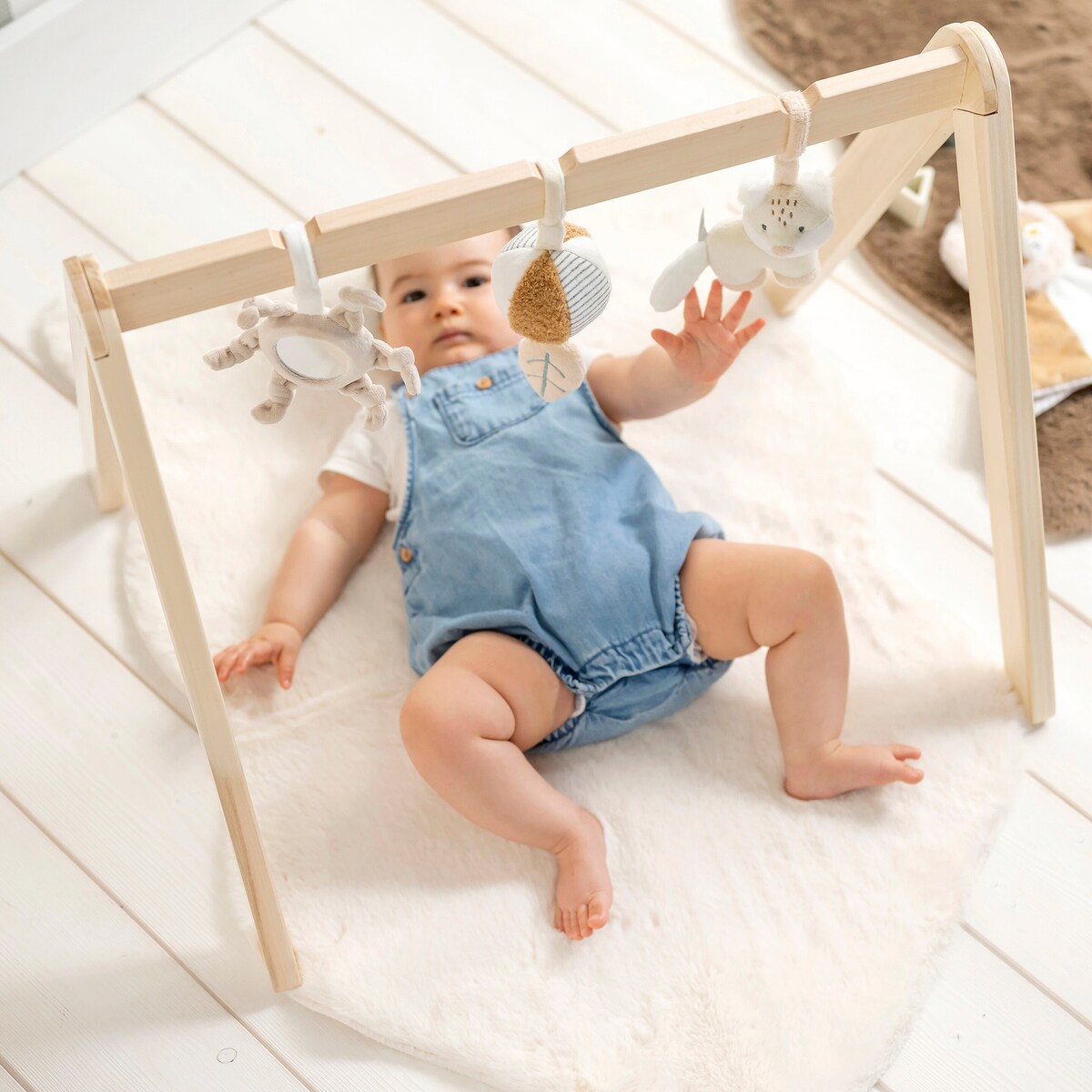 Babygym i tre med 3 leker 50x60 cm fra fødsel montert
