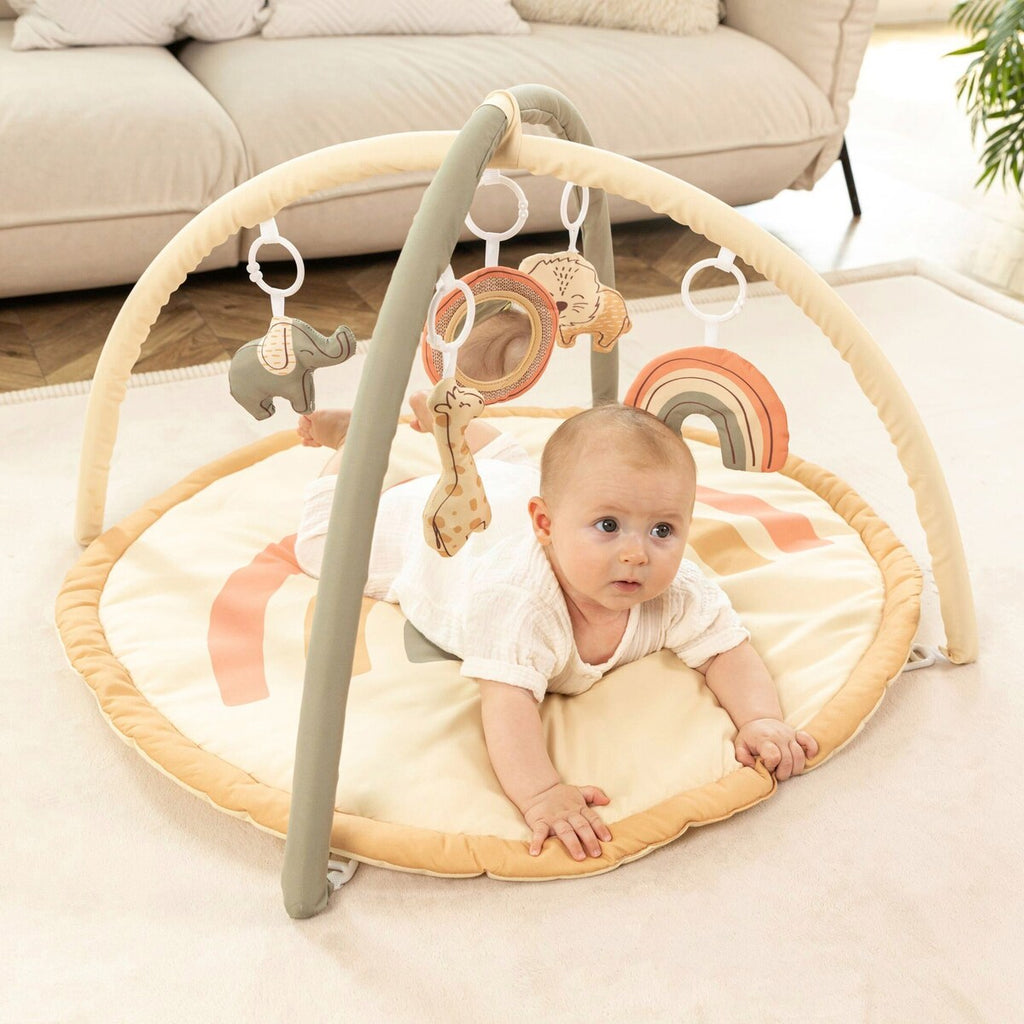 Babygym Jungle Rainbow med aktivitetsleker montert på gulvet