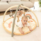 Babygym Jungle Rainbow med aktivitetsleker montert på gulvet