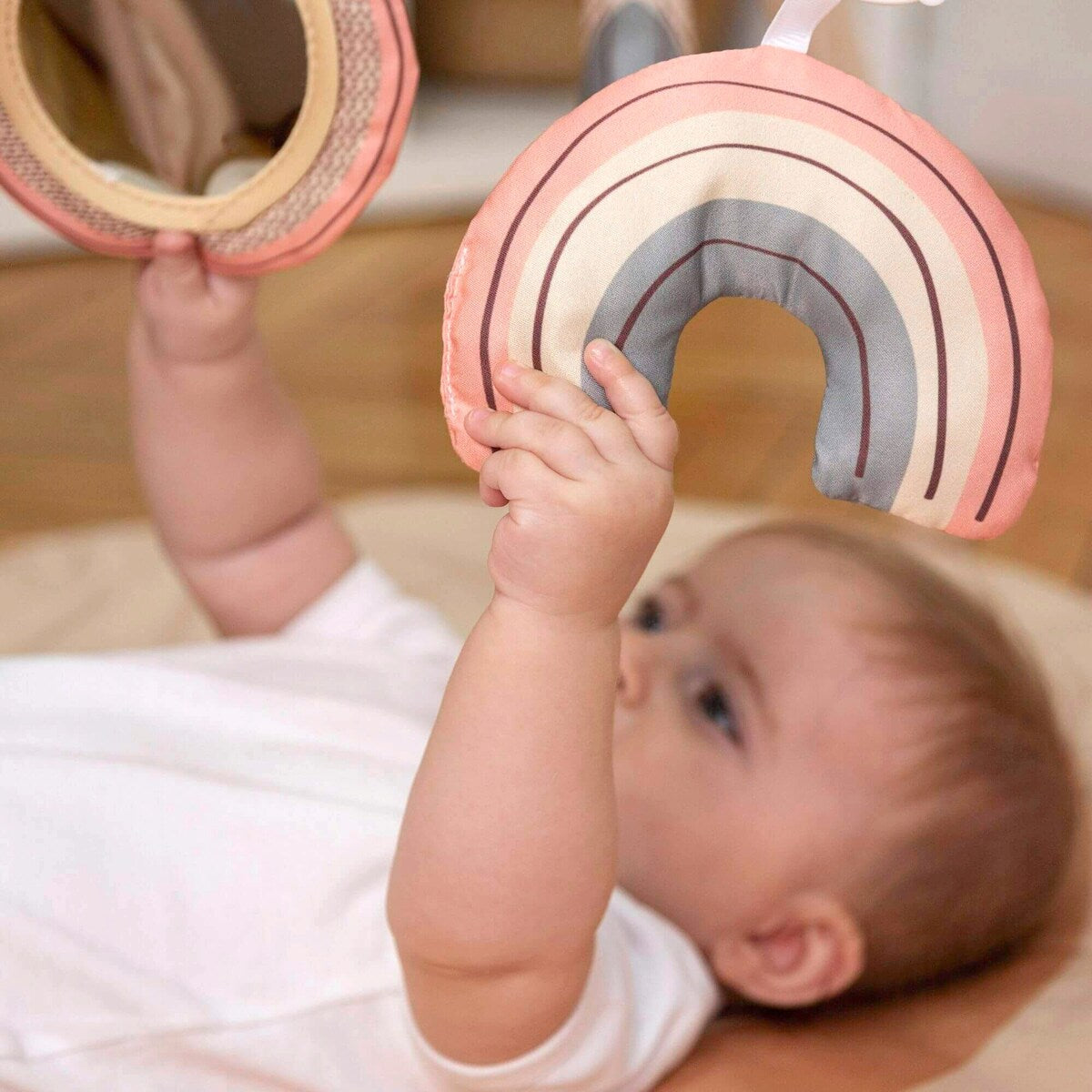 Babygym Jungle Rainbow med aktivitetsleker sett fra siden