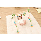 Babygym lama i tre montert med fargerike ringer