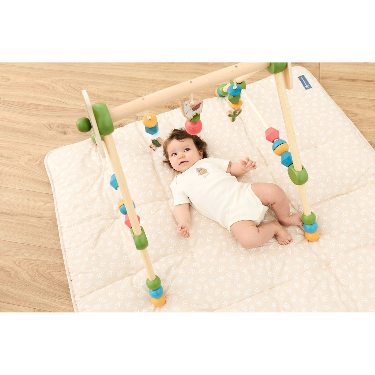 Babygym lama i tre med skjulte bjeller