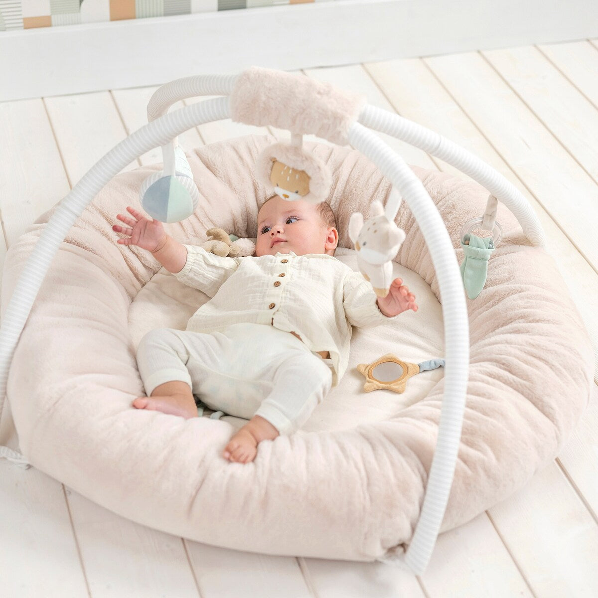 Babygym med krabbelrede Flo, Ernest & Oli med rangler